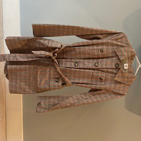 Like new Cabi coat, light weight - Picture 2 of 4